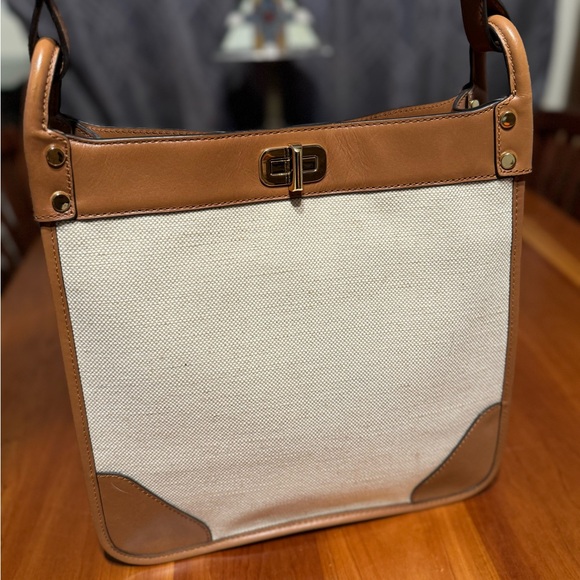 Michael Kors Handbags - Michael Kors beautiful tan handbag